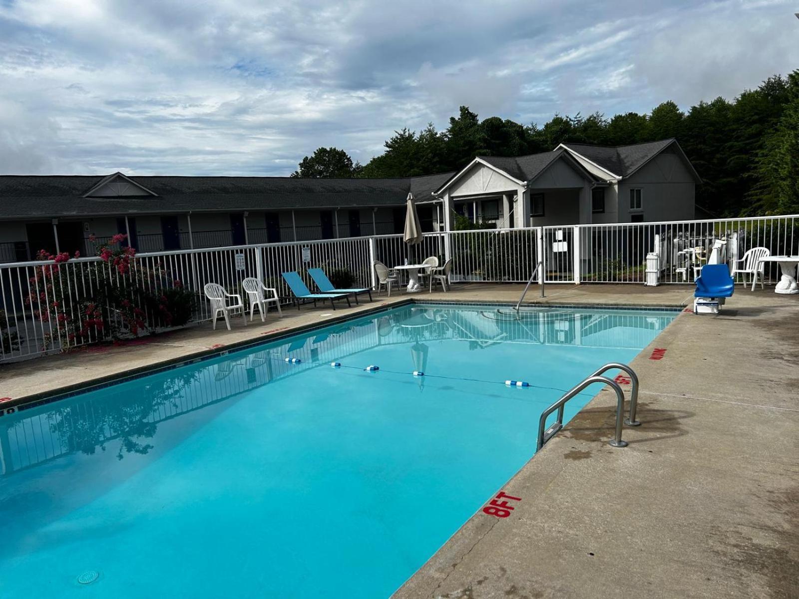 Days Inn By Wyndham Dahlonega University Area Exterior foto